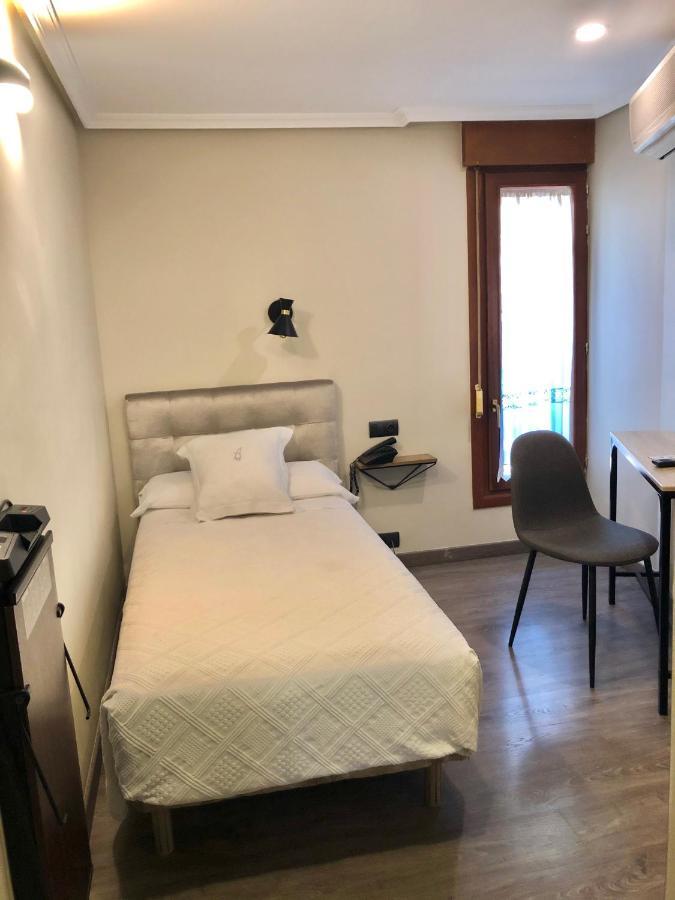 Hostal Astoria Madrid Bagian luar foto