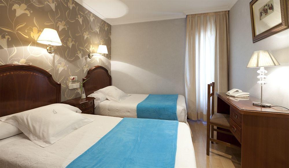 Hostal Astoria Madrid Bagian luar foto