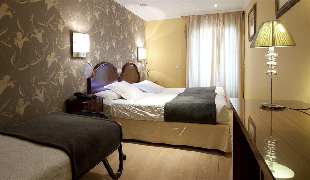 Hostal Astoria Madrid Bagian luar foto